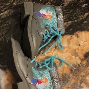 Disney Frozen boots toddler size 8
